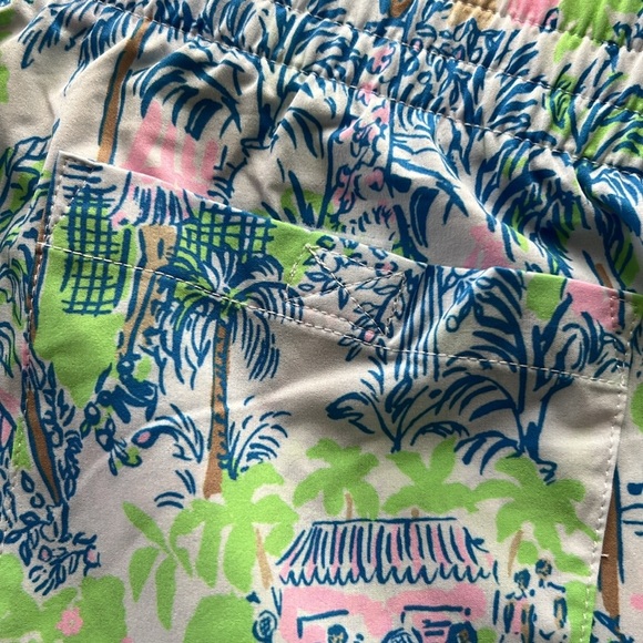 NWT Lilly Pulitzer Green and Pink Back Court UPF50 Athletic Shorts. XL - Picture 9 of 11